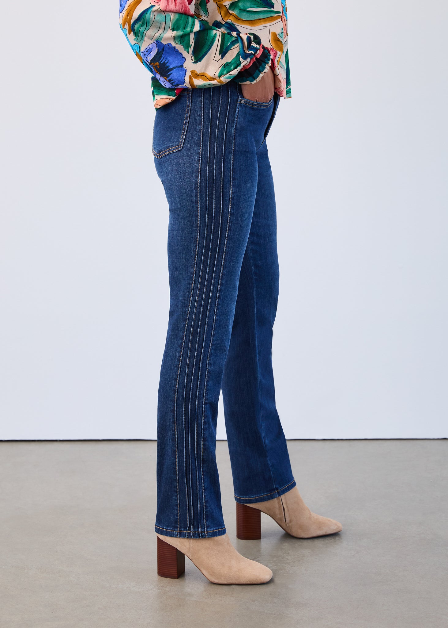FDJ - OLIVIA STRAIGHT JEAN W/ SIDE TUCK DETAIL - 2898370