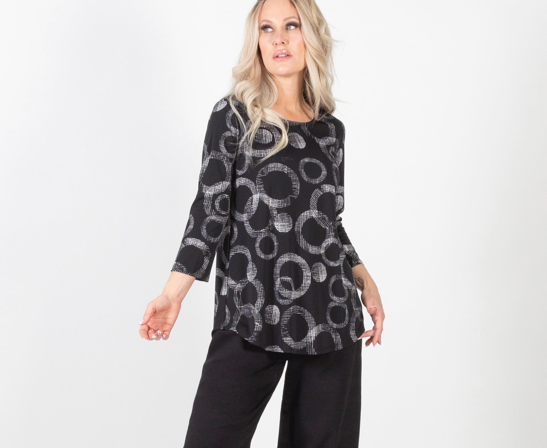 PURE ESSENCE - BLACK / IVORY PRINT CREW NECK TOP - 575-4769