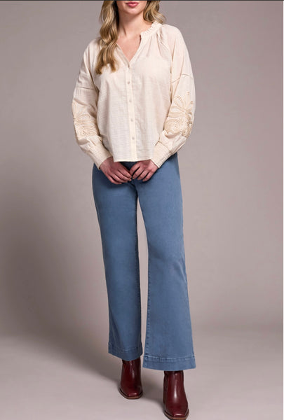 TRIBAL - COTTON BLOUSE W/ APPLIQUÉ ON SLEEVES- 2408O-8299
