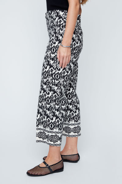 RENUAR - PRINTED BLACK/ WHITE BORDER PRINT CROP  PANT - R11052-E3537